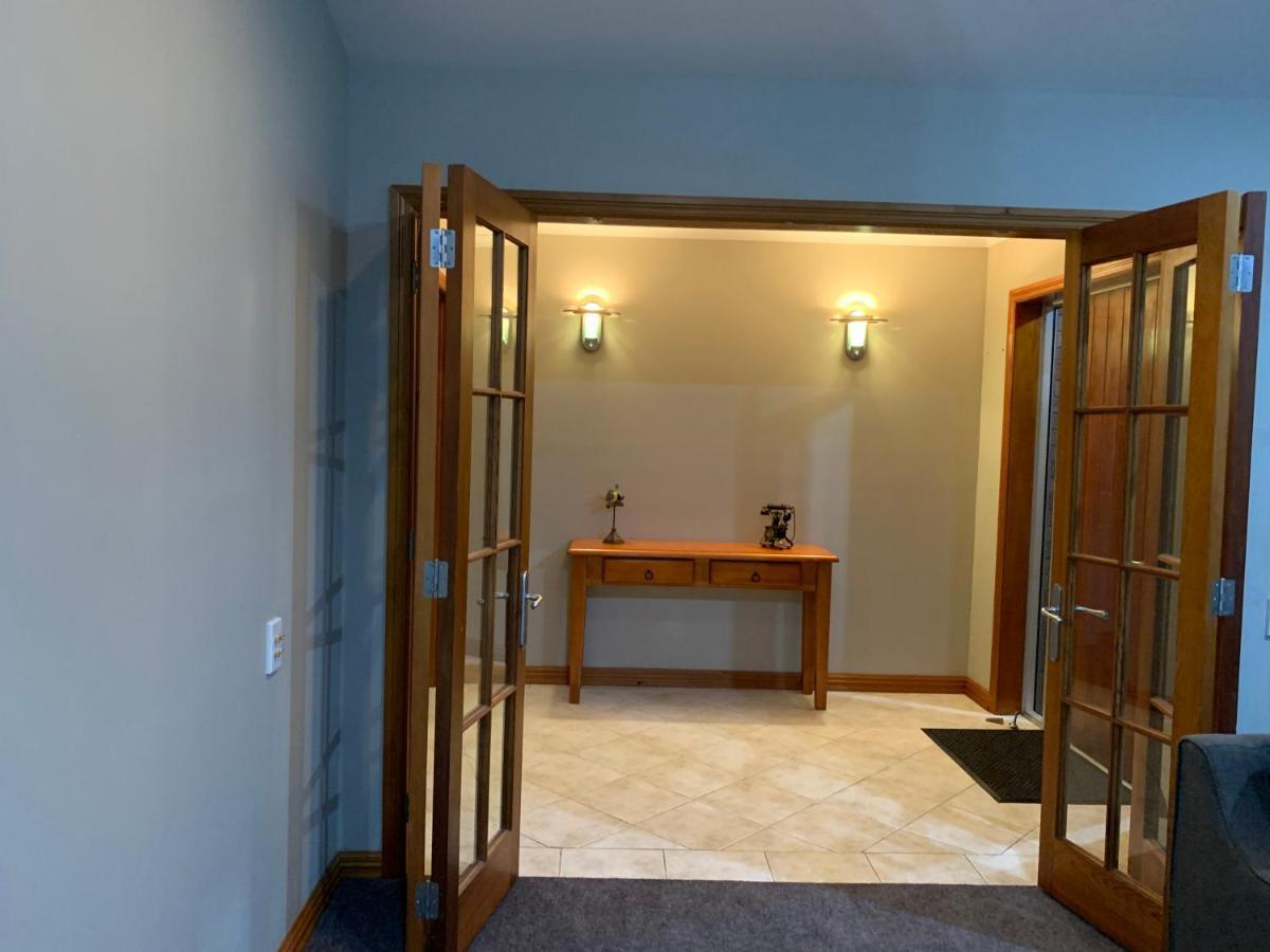 Huntington Holiday House Apartment Hamilton Exterior photo
